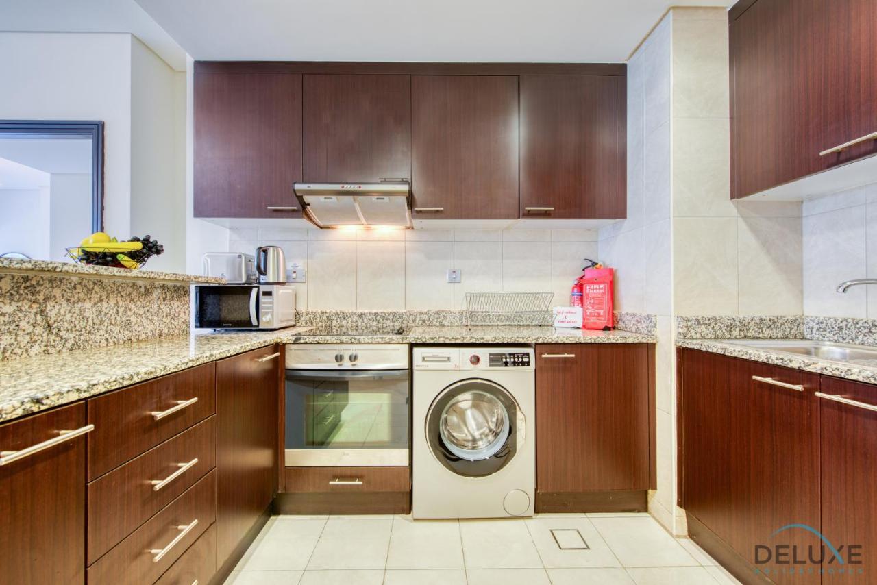 Apartment Elegant With Balcony & Prime Location By Deluxe Homes